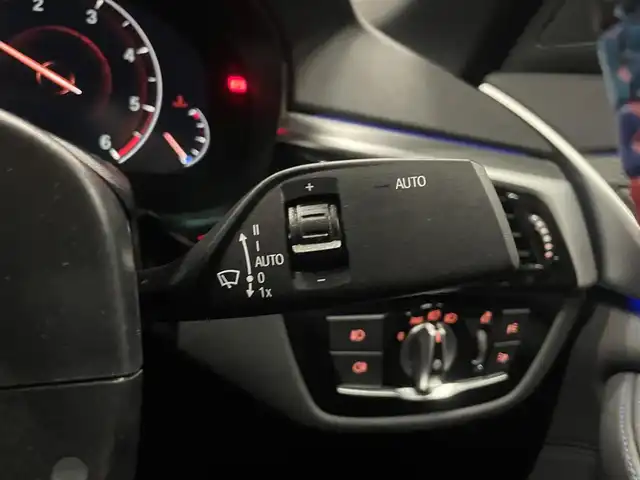 ＢＭＷ ５２３ｄ xDrive Mスピリット 群馬県 2020(令2)年 5.3万km サファイアブラックP ワンオーナー/BMWヘッドアップ・ディスプレイ/ドライビングアシストプラス/・ACC／アクティブ・クルーズ・コントロール（ストップ&ゴー機能付） /・ステアリング&レーン・コントロール・アシスト  /・レーン・ディパーチャー・ウォーニング（車線逸脱警告システム）/・レーン・チェンジ・ウォーニング/・アクティブ・サイド・コリジョン・プロテクション /・前車接近警告機能/・衝突回避・被害軽減ブレーキ（事故回避ステアリング付）/・後車衝突警告機能/・クロス・トラフィック・ウォーニング（フロント&リヤ）/BMWライブ・コックピット/・12.3インチ マルチ・ディスプレイ・メーター・パネル/・10.25インチ ワイド・コントロール・ディスプレイ（タッチ・パネル機能付）/・HDDナビゲーション・システム（VICS 3メディア対応）/社外グリル/置くだけ充電/前席パワーシート/前後ドライブレコーダー/保証書/取扱説明書/スペアキー