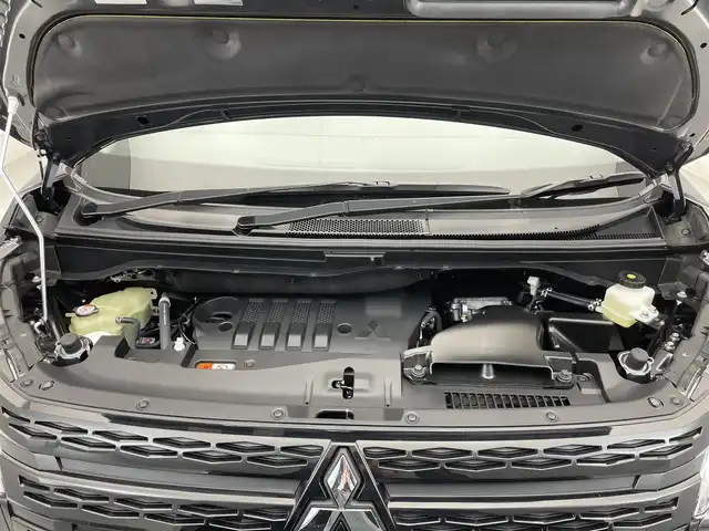 三菱 デリカＤ：５ シャモニー 滋賀県 2025(令7)年 0.1千km グラファイトグレーメタリック/ブラックマイカ 届出済み未使用車/全方位カメラ/両側パワースライドドア/ハーフレザーシート/追従クルーズコントロール/ブラインドスポットモニタリング/LEDヘッドライト/オートマチックハイビーム/D席パワーシート/D/Nシートヒーター/ステアリングヒーター/パワーバックドア/AC100V電源/電動パーキングブレーキ/オートブレーキホールド/パドルシフト/プッシュスタート/スマートキー/ステアリングリモコン