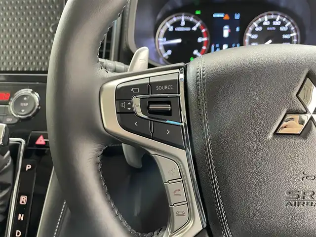 三菱 デリカＤ：５ シャモニー 滋賀県 2025(令7)年 0.1千km グラファイトグレーメタリック/ブラックマイカ 届出済み未使用車/全方位カメラ/両側パワースライドドア/ハーフレザーシート/追従クルーズコントロール/ブラインドスポットモニタリング/LEDヘッドライト/オートマチックハイビーム/D席パワーシート/D/Nシートヒーター/ステアリングヒーター/パワーバックドア/AC100V電源/電動パーキングブレーキ/オートブレーキホールド/パドルシフト/プッシュスタート/スマートキー/ステアリングリモコン