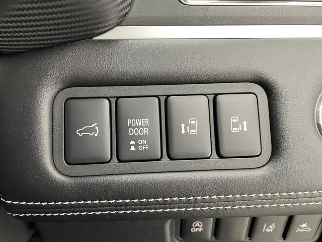 三菱 デリカＤ：５ シャモニー 滋賀県 2025(令7)年 0.1千km グラファイトグレーメタリック/ブラックマイカ 届出済み未使用車/全方位カメラ/両側パワースライドドア/ハーフレザーシート/追従クルーズコントロール/ブラインドスポットモニタリング/LEDヘッドライト/オートマチックハイビーム/D席パワーシート/D/Nシートヒーター/ステアリングヒーター/パワーバックドア/AC100V電源/電動パーキングブレーキ/オートブレーキホールド/パドルシフト/プッシュスタート/スマートキー/ステアリングリモコン