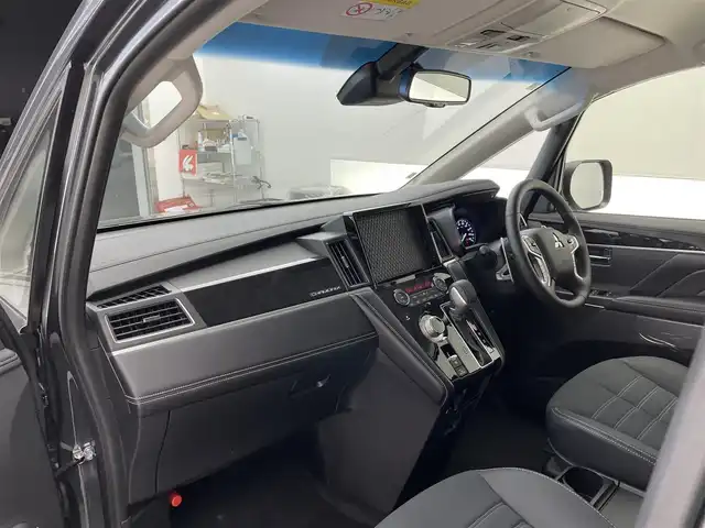 三菱 デリカＤ：５ シャモニー 滋賀県 2025(令7)年 0.1千km グラファイトグレーメタリック/ブラックマイカ 届出済み未使用車/全方位カメラ/両側パワースライドドア/ハーフレザーシート/追従クルーズコントロール/ブラインドスポットモニタリング/LEDヘッドライト/オートマチックハイビーム/D席パワーシート/D/Nシートヒーター/ステアリングヒーター/パワーバックドア/AC100V電源/電動パーキングブレーキ/オートブレーキホールド/パドルシフト/プッシュスタート/スマートキー/ステアリングリモコン