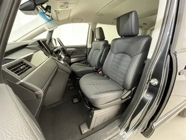 三菱 デリカＤ：５ シャモニー 滋賀県 2025(令7)年 0.1千km グラファイトグレーメタリック/ブラックマイカ 届出済み未使用車/全方位カメラ/両側パワースライドドア/ハーフレザーシート/追従クルーズコントロール/ブラインドスポットモニタリング/LEDヘッドライト/オートマチックハイビーム/D席パワーシート/D/Nシートヒーター/ステアリングヒーター/パワーバックドア/AC100V電源/電動パーキングブレーキ/オートブレーキホールド/パドルシフト/プッシュスタート/スマートキー/ステアリングリモコン