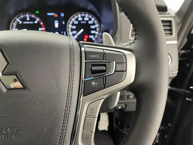 三菱 デリカＤ：５ シャモニー 滋賀県 2025(令7)年 0.1千km グラファイトグレーメタリック/ブラックマイカ 届出済み未使用車/全方位カメラ/両側パワースライドドア/ハーフレザーシート/追従クルーズコントロール/ブラインドスポットモニタリング/LEDヘッドライト/オートマチックハイビーム/D席パワーシート/D/Nシートヒーター/ステアリングヒーター/パワーバックドア/AC100V電源/電動パーキングブレーキ/オートブレーキホールド/パドルシフト/プッシュスタート/スマートキー/ステアリングリモコン