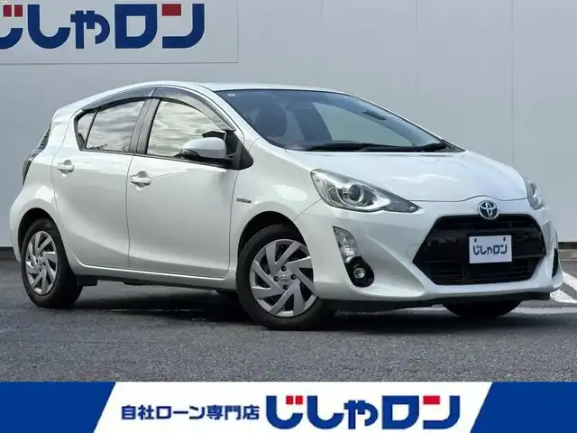 トヨタ アクア S 埼玉県 2015(平27)年 14.3万km ライムホワイトパールクリスタルシャイン (株)IDOMが運営する【じしゃロン鳩ヶ谷店】の自社ローン専用車両になりますこちらは現金またはオートローンご利用時の価格です。自社ローンご希望の方は別途その旨お申付け下さい/スマートエントリーナビＰＫＧ/・スマートエントリーシステム/・バックカメラ/・６スピーカー/・ステアリングスイッチ/メモリナビ/　(CD/DVD/USB/Bluetooth接続)/フルセグＴＶ/ＥＴＣ/プッシュスタート/オートライト/ＬＥＤヘッドライト/ＬＥＤフォグランプ