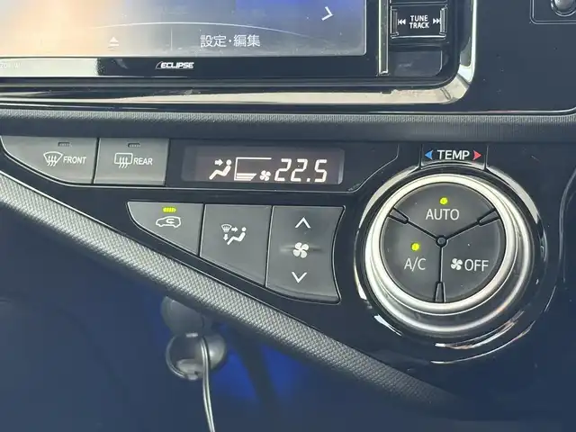 トヨタ アクア S 埼玉県 2015(平27)年 14.3万km ライムホワイトパールクリスタルシャイン (株)IDOMが運営する【じしゃロン鳩ヶ谷店】の自社ローン専用車両になりますこちらは現金またはオートローンご利用時の価格です。自社ローンご希望の方は別途その旨お申付け下さい/スマートエントリーナビＰＫＧ/・スマートエントリーシステム/・バックカメラ/・６スピーカー/・ステアリングスイッチ/メモリナビ/　(CD/DVD/USB/Bluetooth接続)/フルセグＴＶ/ＥＴＣ/プッシュスタート/オートライト/ＬＥＤヘッドライト/ＬＥＤフォグランプ