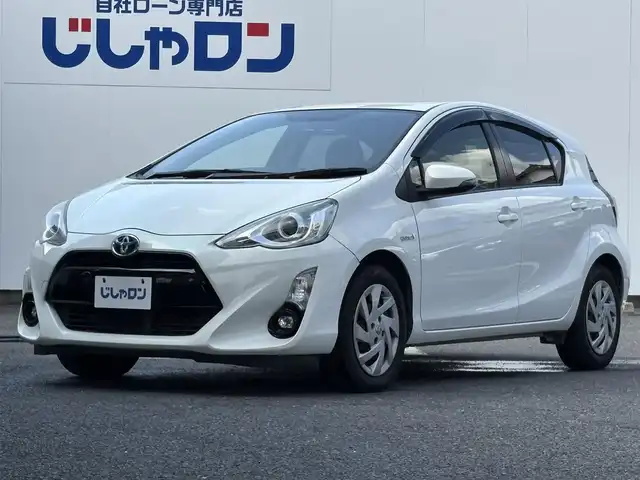 トヨタ アクア S 埼玉県 2015(平27)年 14.3万km ライムホワイトパールクリスタルシャイン (株)IDOMが運営する【じしゃロン鳩ヶ谷店】の自社ローン専用車両になりますこちらは現金またはオートローンご利用時の価格です。自社ローンご希望の方は別途その旨お申付け下さい/スマートエントリーナビＰＫＧ/・スマートエントリーシステム/・バックカメラ/・６スピーカー/・ステアリングスイッチ/メモリナビ/　(CD/DVD/USB/Bluetooth接続)/フルセグＴＶ/ＥＴＣ/プッシュスタート/オートライト/ＬＥＤヘッドライト/ＬＥＤフォグランプ