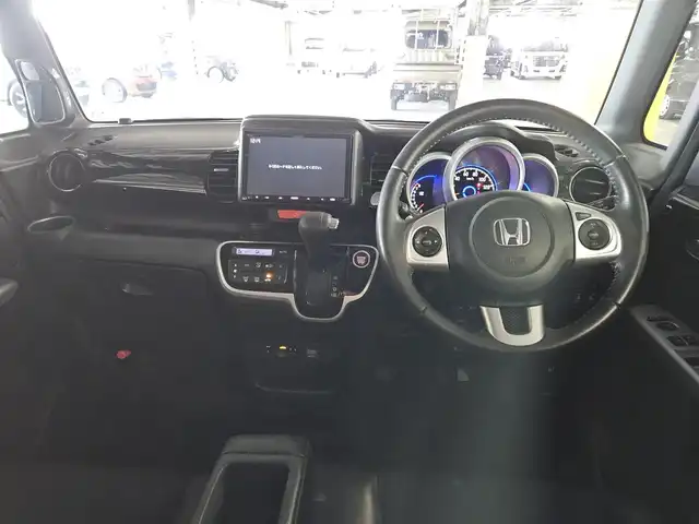 ホンダ Ｎ ＢＯＸ カスタム G ターボ Lパッケージ 宮崎県 2016(平28)年 5.2万km スマートブラック 〇パナソニック8インチナビ/〇フルセグTV/〇両側パワースライドドア/〇バックカメラ/〇ビルトインETC/〇クルーズコントロール/〇アイドリングストップシステム/〇SRSエアバッグ/〇ターボ/〇LEDイルミネーションランプ/〇LEDフロントフォグランプ/〇革巻きステアリングホイール/〇ステアリングスイッチ/〇パドルシフト/〇合皮/ファブリックコンビシート/〇ロールサンシェード/〇純正15インチアルミホイール/〇プッシュエンジンスイッチ/スマートキーシステム/〇禁煙車