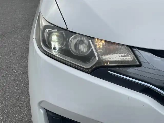 ホンダ フィット ハイブリット Lパッケージ 山形県 2015(平27)年 10.5万km ホワイトオーキッドパール 衝突軽減/メモリナビ/　【 CD　DVD　フルセグ　BT　AM・FM】/バックカメラ/クルーズコントロール/LEDオートライト/ハーフレザーシート/15インチアルミホイール/ステアリングスイッチ/電動格納ウィンカーミラー/純正フロアマット/ドアバイザー/スマートキー/ETC