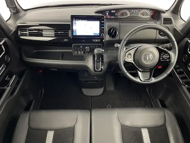 ホンダ Ｎ ＢＯＸ カスタム L ターボ 鹿児島県 2021(令3)年 1.8万km シャイニンググレーM 純正8型ナビ/（AM/FM/CD/DVD/Bluetooth/フルセグ）/バックカメラ/両側パワースライドドア/ホンダセンシング/レーダークルーズコントロール/レーンキープアシスト/オートライト/オートハイビーム/前後ドライブレコーダー/パドルシフト/ハーフレザーシート/シートヒーター/ETC/LEDヘッドライト/スマートキー/純正フロアマット