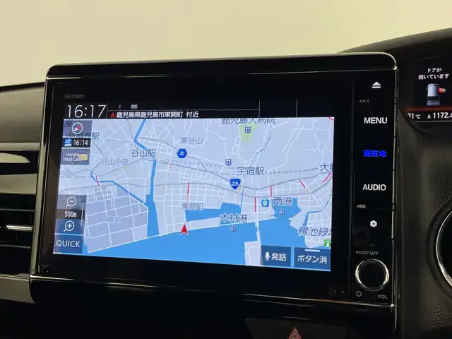 ホンダ Ｎ ＢＯＸ カスタム L ターボ 鹿児島県 2021(令3)年 1.8万km シャイニンググレーM 純正8型ナビ/（AM/FM/CD/DVD/Bluetooth/フルセグ）/バックカメラ/両側パワースライドドア/ホンダセンシング/レーダークルーズコントロール/レーンキープアシスト/オートライト/オートハイビーム/前後ドライブレコーダー/パドルシフト/ハーフレザーシート/シートヒーター/ETC/LEDヘッドライト/スマートキー/純正フロアマット