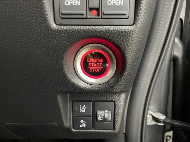 ホンダ Ｎ ＢＯＸ カスタム L ターボ 鹿児島県 2021(令3)年 1.8万km シャイニンググレーM 純正8型ナビ/（AM/FM/CD/DVD/Bluetooth/フルセグ）/バックカメラ/両側パワースライドドア/ホンダセンシング/レーダークルーズコントロール/レーンキープアシスト/オートライト/オートハイビーム/前後ドライブレコーダー/パドルシフト/ハーフレザーシート/シートヒーター/ETC/LEDヘッドライト/スマートキー/純正フロアマット