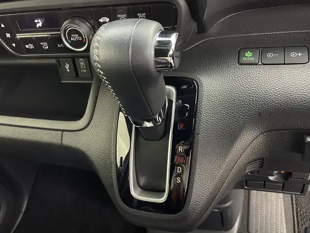 ホンダ Ｎ ＢＯＸ カスタム L ターボ 鹿児島県 2021(令3)年 1.8万km シャイニンググレーM 純正8型ナビ/（AM/FM/CD/DVD/Bluetooth/フルセグ）/バックカメラ/両側パワースライドドア/ホンダセンシング/レーダークルーズコントロール/レーンキープアシスト/オートライト/オートハイビーム/前後ドライブレコーダー/パドルシフト/ハーフレザーシート/シートヒーター/ETC/LEDヘッドライト/スマートキー/純正フロアマット