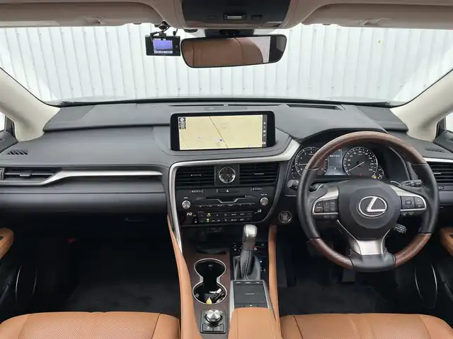 レクサス ＲＸ 300 バージョンL 滋賀県 2020(令2)年 1.5万km グラファイトブラックガラスフレーク 純正12.3インチメモリナビ/(CD DVD フルセグTV Bluetooth)/レクサスセーフティ/・衝突軽減ブレーキ/・車線逸脱警報/・レーントレーシングアシスト/・レーダークルーズコントロール/・ブラインドスポットモニター/・道路標識認識機能/茶革シート/パワーシート/シートヒーター・エアシート/パワーバックドア/ウッドコンビステアリング/ステアリングヒーター/ステアリングリモコン/パドルシフト/ヘッドアップディスプレイ/前後ドライブレコーダー/ビルトインETC2.0/プッシュスタート/スマートキー×２/電動パーキングブレーキ/オートブレーキホールド/純正フロアマット/LEDヘッドライト/オートライト/オートマチックハイビーム