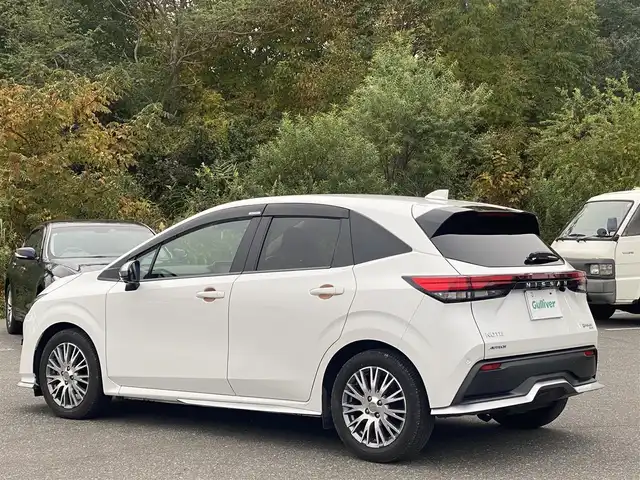 日産 ノート オーテック FOUR 青森県 2022(令4)年 1.3万km ピュアホワイトパール ワンオーナー/４WD/純正メモリナビ/（BT／AM／FM／DVD）/純正エアロ/全周囲方位カメラ/黒レザーシート（AUTCH）/シートヒーター（運転席＋助手席）/ステアリングスイッチ/ステアリングヒーター/LEDヘッドライト/オートマチックハイビーム/ビルトインETC/ドライブレコーダー（前後）/デジタルルームミラー/スペアキー/保証書/取り扱い説明書