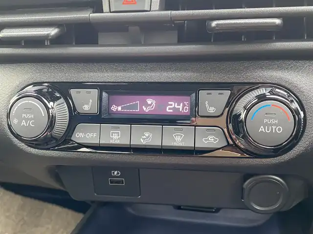 日産 ノート オーテック FOUR 青森県 2022(令4)年 1.3万km ピュアホワイトパール ワンオーナー/４WD/純正メモリナビ/（BT／AM／FM／DVD）/純正エアロ/全周囲方位カメラ/黒レザーシート（AUTCH）/シートヒーター（運転席＋助手席）/ステアリングスイッチ/ステアリングヒーター/LEDヘッドライト/オートマチックハイビーム/ビルトインETC/ドライブレコーダー（前後）/デジタルルームミラー/スペアキー/保証書/取り扱い説明書