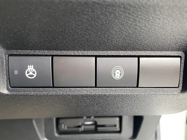 日産 ノート オーテック FOUR 青森県 2022(令4)年 1.3万km ピュアホワイトパール ワンオーナー/４WD/純正メモリナビ/（BT／AM／FM／DVD）/純正エアロ/全周囲方位カメラ/黒レザーシート（AUTCH）/シートヒーター（運転席＋助手席）/ステアリングスイッチ/ステアリングヒーター/LEDヘッドライト/オートマチックハイビーム/ビルトインETC/ドライブレコーダー（前後）/デジタルルームミラー/スペアキー/保証書/取り扱い説明書