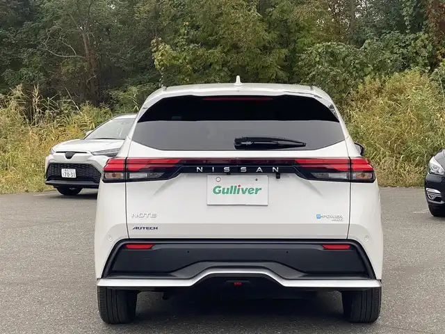 日産 ノート オーテック FOUR 青森県 2022(令4)年 1.3万km ピュアホワイトパール ワンオーナー/４WD/純正メモリナビ/（BT／AM／FM／DVD）/純正エアロ/全周囲方位カメラ/黒レザーシート（AUTCH）/シートヒーター（運転席＋助手席）/ステアリングスイッチ/ステアリングヒーター/LEDヘッドライト/オートマチックハイビーム/ビルトインETC/ドライブレコーダー（前後）/デジタルルームミラー/スペアキー/保証書/取り扱い説明書