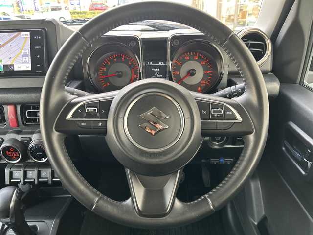 スズキ ジムニー XC 大阪府 2019(平31)年 4万km ジャングルグリーン ECLIPSEメモリーナビゲーション/SD/DVD/Bluetooth/フルセグ/スズキセーフティサポート/・デュアルセンサーブレーキサポート/・誤発信抑制機能/・車線逸脱警報機能/・ふらつき警報機能/・先行車発進お知らせ機能/・標識認識機能/・ハイビームアシスト/クルーズコントロール/ETC/オートライト/ヘッドライトウォッシャー/前席シートヒーター/フロントフォグライト/純正アルミホイール/スペアキー