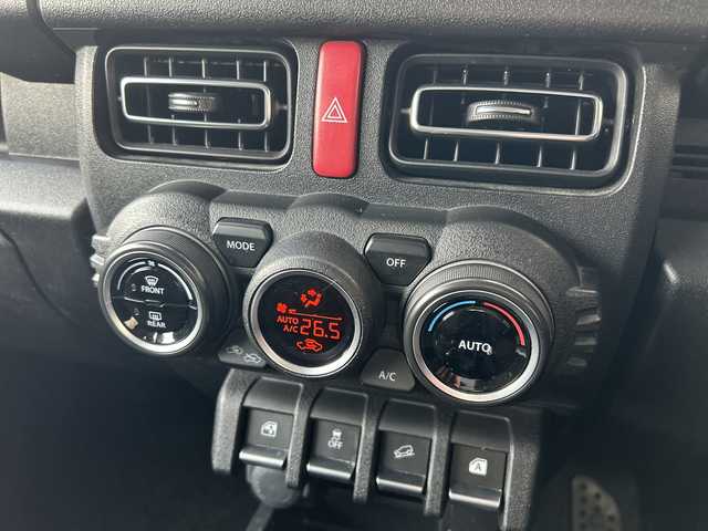 スズキ ジムニー XC 大阪府 2019(平31)年 4万km ジャングルグリーン ECLIPSEメモリーナビゲーション/SD/DVD/Bluetooth/フルセグ/スズキセーフティサポート/・デュアルセンサーブレーキサポート/・誤発信抑制機能/・車線逸脱警報機能/・ふらつき警報機能/・先行車発進お知らせ機能/・標識認識機能/・ハイビームアシスト/クルーズコントロール/ETC/オートライト/ヘッドライトウォッシャー/前席シートヒーター/フロントフォグライト/純正アルミホイール/スペアキー