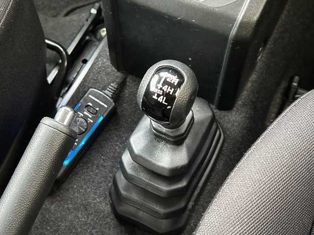 スズキ ジムニー XC 大阪府 2019(平31)年 4万km ジャングルグリーン ECLIPSEメモリーナビゲーション/SD/DVD/Bluetooth/フルセグ/スズキセーフティサポート/・デュアルセンサーブレーキサポート/・誤発信抑制機能/・車線逸脱警報機能/・ふらつき警報機能/・先行車発進お知らせ機能/・標識認識機能/・ハイビームアシスト/クルーズコントロール/ETC/オートライト/ヘッドライトウォッシャー/前席シートヒーター/フロントフォグライト/純正アルミホイール/スペアキー