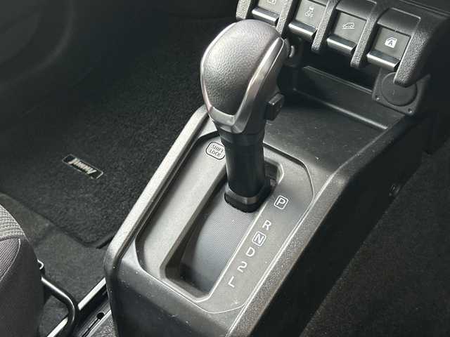 スズキ ジムニー XC 大阪府 2019(平31)年 4万km ジャングルグリーン ECLIPSEメモリーナビゲーション/SD/DVD/Bluetooth/フルセグ/スズキセーフティサポート/・デュアルセンサーブレーキサポート/・誤発信抑制機能/・車線逸脱警報機能/・ふらつき警報機能/・先行車発進お知らせ機能/・標識認識機能/・ハイビームアシスト/クルーズコントロール/ETC/オートライト/ヘッドライトウォッシャー/前席シートヒーター/フロントフォグライト/純正アルミホイール/スペアキー