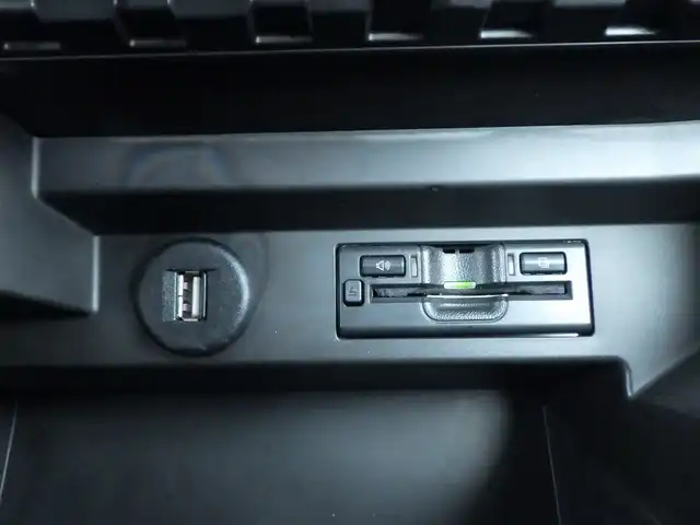 スズキ ソリオ バンディット HV MV 千葉県 2020(令2)年 7.1万km ピュアホワイトP 165/70R14/デュアルカメラブレーキサポート/レーダークルーズコントロール/アイドリングストップ/両側パワースライドドア/純正メモリーナビ/地デジTV/【DVD/CD再生機能　Bluetooth接続】/【Apple CarPlay　Android Auto対応】/全方位モニター/ドライブレコーダー（前後撮影）/ヘッドアップディスプレイ/革巻きステアリング/ETC/LEDヘッドライト/フォグライト/ウインカーミラー/コーナーセンサー/純正14インチアルミホイル/サイド/カーテンエアバッグ/携帯リモコン