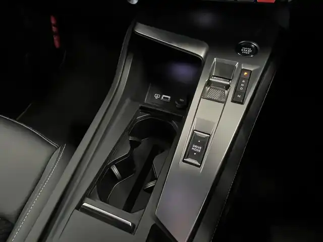 プジョー ３０８ GT ブルーHDi 山形県 2022(令4)年 2.7万km 緑 ボディカラー：オリビン・グリーン（色番：KJR）/純正ナビゲーション/Applecarplay/androidauto/Bluetooth/USB/ハーフレザーシート/運転席パワーシート/シートヒーター（D/N）/ランバーサポート（マッサージ機能）（D/N）/アダプティブライト/インテリジェントハイビーム/アダプティブクルーズコントロール/車両診断機能/スペアキー×１/保証書/取説