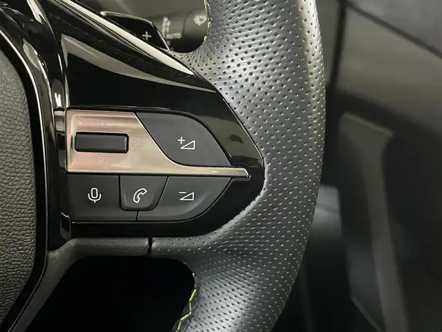 プジョー ３０８ GT ブルーHDi 山形県 2022(令4)年 2.7万km 緑 ボディカラー：オリビン・グリーン（色番：KJR）/純正ナビゲーション/Applecarplay/androidauto/Bluetooth/USB/ハーフレザーシート/運転席パワーシート/シートヒーター（D/N）/ランバーサポート（マッサージ機能）（D/N）/アダプティブライト/インテリジェントハイビーム/アダプティブクルーズコントロール/車両診断機能/スペアキー×１/保証書/取説