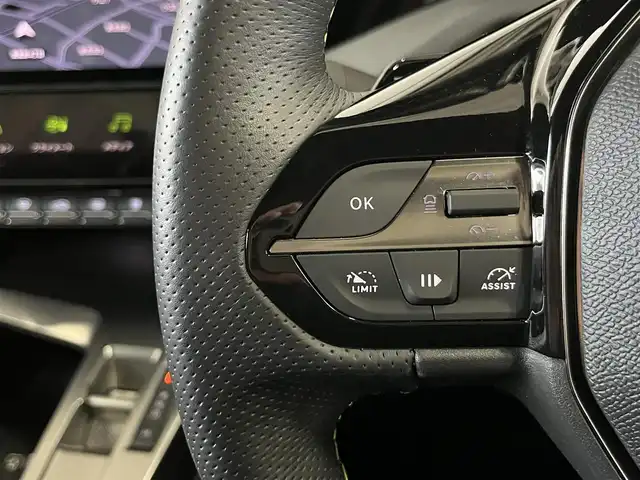 プジョー ３０８ GT ブルーHDi 山形県 2022(令4)年 2.7万km 緑 ボディカラー：オリビン・グリーン（色番：KJR）/純正ナビゲーション/Applecarplay/androidauto/Bluetooth/USB/ハーフレザーシート/運転席パワーシート/シートヒーター（D/N）/ランバーサポート（マッサージ機能）（D/N）/アダプティブライト/インテリジェントハイビーム/アダプティブクルーズコントロール/車両診断機能/スペアキー×１/保証書/取説