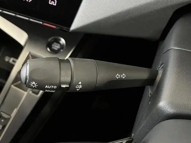 プジョー ３０８ GT ブルーHDi 山形県 2022(令4)年 2.7万km 緑 ボディカラー：オリビン・グリーン（色番：KJR）/純正ナビゲーション/Applecarplay/androidauto/Bluetooth/USB/ハーフレザーシート/運転席パワーシート/シートヒーター（D/N）/ランバーサポート（マッサージ機能）（D/N）/アダプティブライト/インテリジェントハイビーム/アダプティブクルーズコントロール/車両診断機能/スペアキー×１/保証書/取説