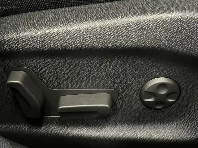 プジョー ３０８ GT ブルーHDi 山形県 2022(令4)年 2.7万km 緑 ボディカラー：オリビン・グリーン（色番：KJR）/純正ナビゲーション/Applecarplay/androidauto/Bluetooth/USB/ハーフレザーシート/運転席パワーシート/シートヒーター（D/N）/ランバーサポート（マッサージ機能）（D/N）/アダプティブライト/インテリジェントハイビーム/アダプティブクルーズコントロール/車両診断機能/スペアキー×１/保証書/取説