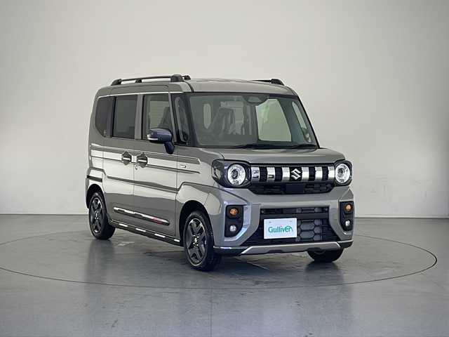 スズキ スペーシア ギア HYBRID XZターボ 長野県 2025(令7)年 0.1千km モスグレーメタリック 4WD/届出済未使用車/スズキセーフティーサポート/アダプティブクルーズコントロール/レーンキープアシスト/衝突軽減ブレーキ/コーナーセンサー/両側パワースライドドア/ステアリングスイッチ/ステアリングヒーター/前席シートヒーター/LEDヘッドライト/オートライト/ヘッドライトレベライザー/電動格納ミラー/ウィンカーミラー/電動ホールド/2列目サンシェード/純正14インチAW装着/ルーフレール/プッシュスタート/スマートキー/スペアキー1本