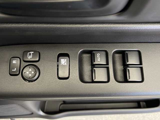 スズキ スペーシア ギア HYBRID XZターボ 長野県 2025(令7)年 0.1千km モスグレーメタリック 4WD/届出済未使用車/スズキセーフティーサポート/アダプティブクルーズコントロール/レーンキープアシスト/衝突軽減ブレーキ/コーナーセンサー/両側パワースライドドア/ステアリングスイッチ/ステアリングヒーター/前席シートヒーター/LEDヘッドライト/オートライト/ヘッドライトレベライザー/電動格納ミラー/ウィンカーミラー/電動ホールド/2列目サンシェード/純正14インチAW装着/ルーフレール/プッシュスタート/スマートキー/スペアキー1本