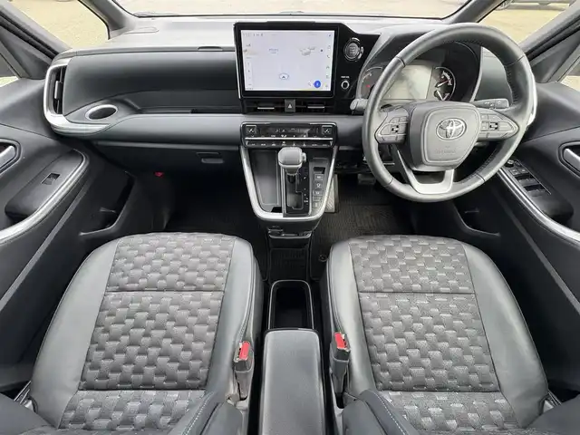 トヨタ ヴォクシー S－Z 大分県 2023(令5)年 1.8万km アティチュードブラックマイカ ・ナビ(CD/DVD/BT/SD/Miracast/HDMI)/・バックモニター/・GRエアロ/・フルセグテレビ/・フリップダウンモニター/・両側パワースライドドア/・プリクラッシュセーフティ/・レーンキープアシスト/・レーダークルーズコントロール/・ドライブレコーダー/・ETC 2.0/・オートハイビーム/・ステアリングリモコン/・スマートキー/・プッシュスタートボタン/・純正アルミホイール