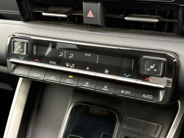 トヨタ ヴォクシー S－Z 大分県 2023(令5)年 1.8万km アティチュードブラックマイカ ・ナビ(CD/DVD/BT/SD/Miracast/HDMI)/・バックモニター/・GRエアロ/・フルセグテレビ/・フリップダウンモニター/・両側パワースライドドア/・プリクラッシュセーフティ/・レーンキープアシスト/・レーダークルーズコントロール/・ドライブレコーダー/・ETC 2.0/・オートハイビーム/・ステアリングリモコン/・スマートキー/・プッシュスタートボタン/・純正アルミホイール