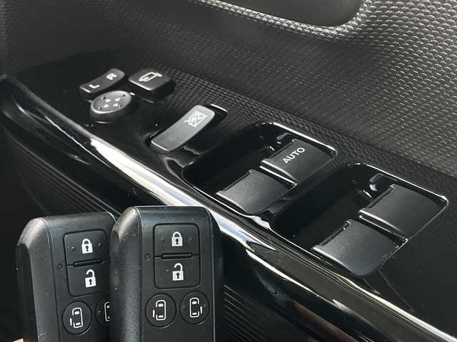 スズキ スペーシア カスタム HYBRID XS 青森県 2023(令5)年 4.3万km ピュアホワイトP 4WD/社外メモリナビ/CD・DVD・Bluetooth・SD/バックカメラ/両側パワースライドドア/合皮コンビシート/前席シートヒーター/ヘッドアップディスプレイ/セーフティサポート/デュアルカメラブレーキサポート/アダプティブクルーズコントロール/車線逸脱警報機能/誤発進抑制機能/ハイビームアシスト/リアパーキングセンサー/前方ドライブレコーダー/ビルトインETC/シートバックテーブル/後席サンシェード/スリムサーキュレーター/LEDヘッドライト/LEDフォグランプ/純正15インチアルミ/スマートキー/プッシュスタート