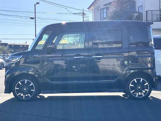 スズキ スペーシア カスタム HYBRID XS 静岡県 2023(令5)年 5.6万km ブルーイッシュブラックパール3 純正9インチナビ（CD/DVD/BT/フルセグ）/全方位カメラ/レーダークルーズコントロール/エンジンスタートボタン/パワーステアリング/パワーウィンドウ/アイドリングストップ/スマートキー/オートエアコン/USB入力端子/ベンチシート/ハーフレザーシート/D席シートヒーター/両側パワースライドドア/純正アルミホイール/ABS/横滑り防止装置/コーナーセンサー/レーンキープアシスト/盗難防止装置/オートライト/オートマチックハイビーム/LEDヘッドライト/Ｗ+サイドエアバッグ/衝突軽減システム