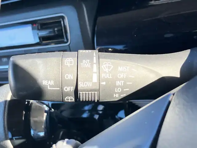 スズキ スペーシア カスタム HYBRID XS 静岡県 2023(令5)年 5.6万km ブルーイッシュブラックパール3 純正9インチナビ（CD/DVD/BT/フルセグ）/全方位カメラ/レーダークルーズコントロール/エンジンスタートボタン/パワーステアリング/パワーウィンドウ/アイドリングストップ/スマートキー/オートエアコン/USB入力端子/ベンチシート/ハーフレザーシート/D席シートヒーター/両側パワースライドドア/純正アルミホイール/ABS/横滑り防止装置/コーナーセンサー/レーンキープアシスト/盗難防止装置/オートライト/オートマチックハイビーム/LEDヘッドライト/Ｗ+サイドエアバッグ/衝突軽減システム