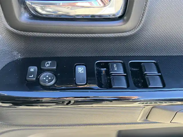 スズキ スペーシア カスタム HYBRID XS 静岡県 2023(令5)年 5.6万km ブルーイッシュブラックパール3 純正9インチナビ（CD/DVD/BT/フルセグ）/全方位カメラ/レーダークルーズコントロール/エンジンスタートボタン/パワーステアリング/パワーウィンドウ/アイドリングストップ/スマートキー/オートエアコン/USB入力端子/ベンチシート/ハーフレザーシート/D席シートヒーター/両側パワースライドドア/純正アルミホイール/ABS/横滑り防止装置/コーナーセンサー/レーンキープアシスト/盗難防止装置/オートライト/オートマチックハイビーム/LEDヘッドライト/Ｗ+サイドエアバッグ/衝突軽減システム