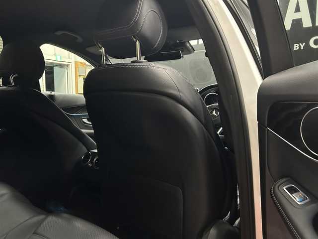 メルセデス・ベンツ Ｃ２２０ｄ ローレウスエディション 静岡県 2018(平30)年 6.6万km ポーラホワイト 純正ナビ/・純正フルセグTV/・バックカメラ/主要装備/・レーダーセーフティパッケージ/・禁煙車/・前方ドラレコ/・前方シートヒータ/・前方パワーシート/・オートライト/・本革シート/・純正フルセグTV/・ブラインドスポット/・BT/・USB/・純正18インチAW/・ETC2.0/・エアサスペンション