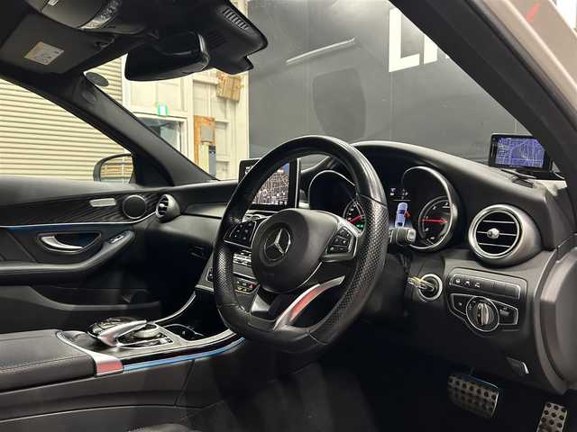 メルセデス・ベンツ Ｃ２２０ｄ ローレウスエディション 静岡県 2018(平30)年 6.6万km ポーラホワイト 純正ナビ/・純正フルセグTV/・バックカメラ/主要装備/・レーダーセーフティパッケージ/・禁煙車/・前方ドラレコ/・前方シートヒータ/・前方パワーシート/・オートライト/・本革シート/・純正フルセグTV/・ブラインドスポット/・BT/・USB/・純正18インチAW/・ETC2.0/・エアサスペンション