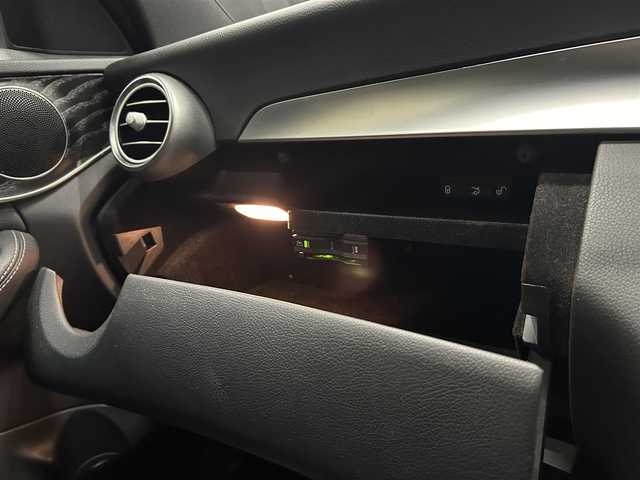 メルセデス・ベンツ Ｃ２２０ｄ ローレウスエディション 静岡県 2018(平30)年 6.6万km ポーラホワイト 純正ナビ/・純正フルセグTV/・バックカメラ/主要装備/・レーダーセーフティパッケージ/・禁煙車/・前方ドラレコ/・前方シートヒータ/・前方パワーシート/・オートライト/・本革シート/・純正フルセグTV/・ブラインドスポット/・BT/・USB/・純正18インチAW/・ETC2.0/・エアサスペンション