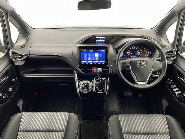 トヨタ ヴォクシー ZS 煌Ⅱ 宮崎県 2019(平31)年 5.6万km ブラック 純正SDナビ　型式NS2T-Y68T/(AM/FM/CD/DVD/BT/フルセグTV）/後席純正フリップダウンモニター/両側パワースライドドア/バックカメラ/純正アルミホイール/純正ビルトインETC/純正LEDヘッドライト/純正フォグランプ/オートライト/オートマチックハイビーム/スペアキー1本/純正サンバイザー/社外フロアマット/トヨタセーフティセンス/・衝突被害軽減ブレーキ/・横滑り防止装置/・レーンキープアシスト/・前後コーナーセンサー/・ABS/・盗難防止装置装置