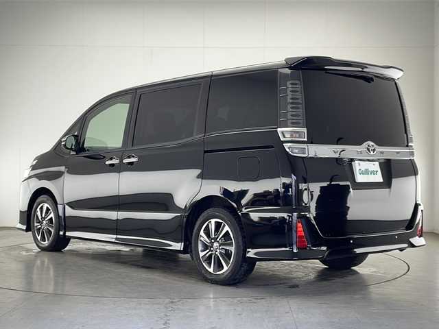 トヨタ ヴォクシー ZS 煌Ⅱ 宮崎県 2019(平31)年 5.6万km ブラック 純正SDナビ　型式NS2T-Y68T/(AM/FM/CD/DVD/BT/フルセグTV）/後席純正フリップダウンモニター/両側パワースライドドア/バックカメラ/純正アルミホイール/純正ビルトインETC/純正LEDヘッドライト/純正フォグランプ/オートライト/オートマチックハイビーム/スペアキー1本/純正サンバイザー/社外フロアマット/トヨタセーフティセンス/・衝突被害軽減ブレーキ/・横滑り防止装置/・レーンキープアシスト/・前後コーナーセンサー/・ABS/・盗難防止装置装置