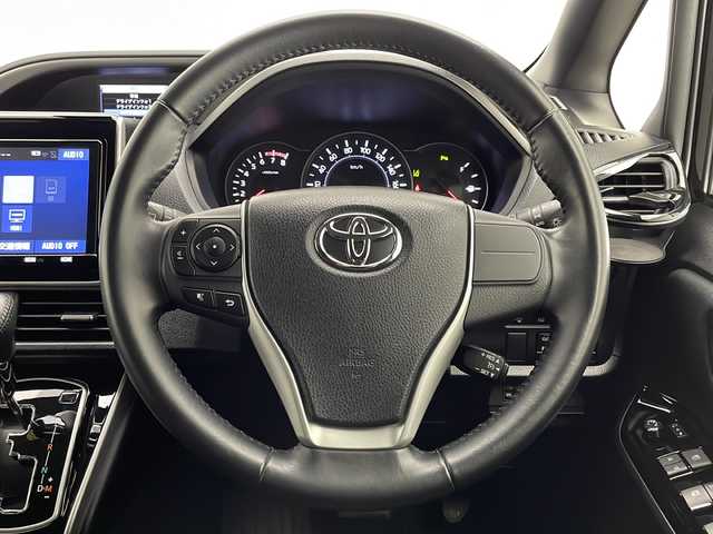 トヨタ ヴォクシー ZS 煌Ⅱ 宮崎県 2019(平31)年 5.6万km ブラック 純正SDナビ　型式NS2T-Y68T/(AM/FM/CD/DVD/BT/フルセグTV）/後席純正フリップダウンモニター/両側パワースライドドア/バックカメラ/純正アルミホイール/純正ビルトインETC/純正LEDヘッドライト/純正フォグランプ/オートライト/オートマチックハイビーム/スペアキー1本/純正サンバイザー/社外フロアマット/トヨタセーフティセンス/・衝突被害軽減ブレーキ/・横滑り防止装置/・レーンキープアシスト/・前後コーナーセンサー/・ABS/・盗難防止装置装置