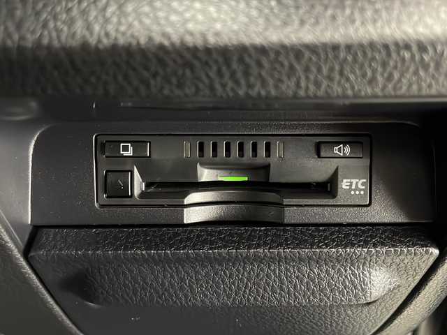 トヨタ ヴォクシー ZS 煌Ⅱ 宮崎県 2019(平31)年 5.6万km ブラック 純正SDナビ　型式NS2T-Y68T/(AM/FM/CD/DVD/BT/フルセグTV）/後席純正フリップダウンモニター/両側パワースライドドア/バックカメラ/純正アルミホイール/純正ビルトインETC/純正LEDヘッドライト/純正フォグランプ/オートライト/オートマチックハイビーム/スペアキー1本/純正サンバイザー/社外フロアマット/トヨタセーフティセンス/・衝突被害軽減ブレーキ/・横滑り防止装置/・レーンキープアシスト/・前後コーナーセンサー/・ABS/・盗難防止装置装置