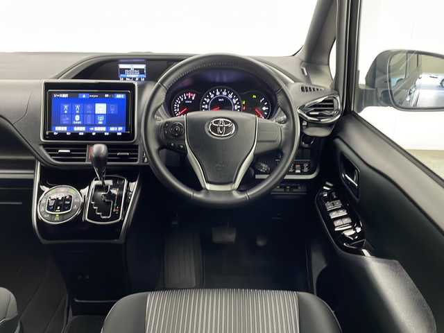 トヨタ ヴォクシー ZS 煌Ⅱ 宮崎県 2019(平31)年 5.6万km ブラック 純正SDナビ　型式NS2T-Y68T/(AM/FM/CD/DVD/BT/フルセグTV）/後席純正フリップダウンモニター/両側パワースライドドア/バックカメラ/純正アルミホイール/純正ビルトインETC/純正LEDヘッドライト/純正フォグランプ/オートライト/オートマチックハイビーム/スペアキー1本/純正サンバイザー/社外フロアマット/トヨタセーフティセンス/・衝突被害軽減ブレーキ/・横滑り防止装置/・レーンキープアシスト/・前後コーナーセンサー/・ABS/・盗難防止装置装置
