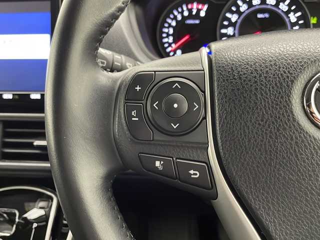 トヨタ ヴォクシー ZS 煌Ⅱ 宮崎県 2019(平31)年 5.6万km ブラック 純正SDナビ　型式NS2T-Y68T/(AM/FM/CD/DVD/BT/フルセグTV）/後席純正フリップダウンモニター/両側パワースライドドア/バックカメラ/純正アルミホイール/純正ビルトインETC/純正LEDヘッドライト/純正フォグランプ/オートライト/オートマチックハイビーム/スペアキー1本/純正サンバイザー/社外フロアマット/トヨタセーフティセンス/・衝突被害軽減ブレーキ/・横滑り防止装置/・レーンキープアシスト/・前後コーナーセンサー/・ABS/・盗難防止装置装置