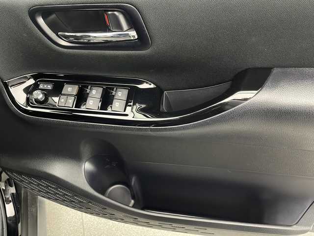 トヨタ ヴォクシー ZS 煌Ⅱ 宮崎県 2019(平31)年 5.6万km ブラック 純正SDナビ　型式NS2T-Y68T/(AM/FM/CD/DVD/BT/フルセグTV）/後席純正フリップダウンモニター/両側パワースライドドア/バックカメラ/純正アルミホイール/純正ビルトインETC/純正LEDヘッドライト/純正フォグランプ/オートライト/オートマチックハイビーム/スペアキー1本/純正サンバイザー/社外フロアマット/トヨタセーフティセンス/・衝突被害軽減ブレーキ/・横滑り防止装置/・レーンキープアシスト/・前後コーナーセンサー/・ABS/・盗難防止装置装置