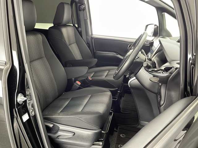 トヨタ ヴォクシー ZS 煌Ⅱ 宮崎県 2019(平31)年 5.6万km ブラック 純正SDナビ　型式NS2T-Y68T/(AM/FM/CD/DVD/BT/フルセグTV）/後席純正フリップダウンモニター/両側パワースライドドア/バックカメラ/純正アルミホイール/純正ビルトインETC/純正LEDヘッドライト/純正フォグランプ/オートライト/オートマチックハイビーム/スペアキー1本/純正サンバイザー/社外フロアマット/トヨタセーフティセンス/・衝突被害軽減ブレーキ/・横滑り防止装置/・レーンキープアシスト/・前後コーナーセンサー/・ABS/・盗難防止装置装置